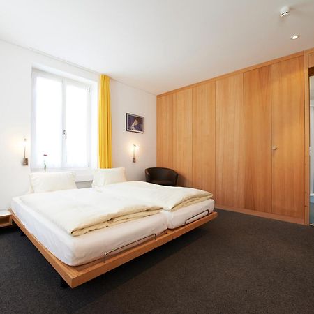 Hotel Weiss Kreuz Thusis Buitenkant foto
