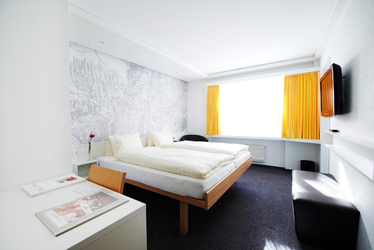 Hotel Weiss Kreuz Thusis Buitenkant foto