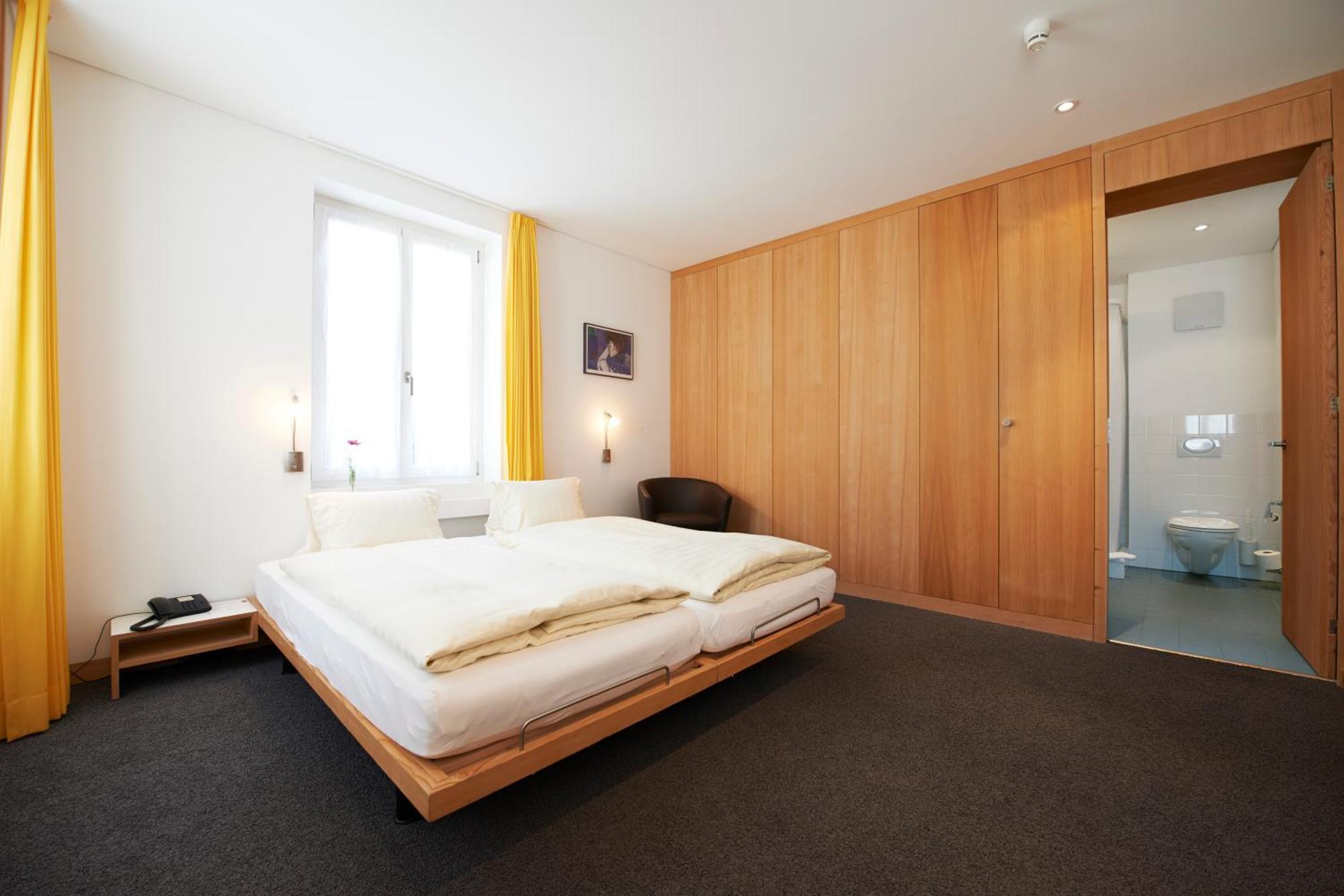 Hotel Weiss Kreuz Thusis Buitenkant foto
